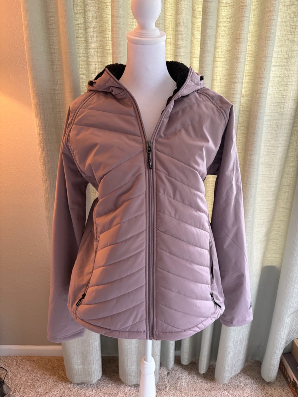 New Balance Hooded Quilted Jacket in Mauve - Women’s Large